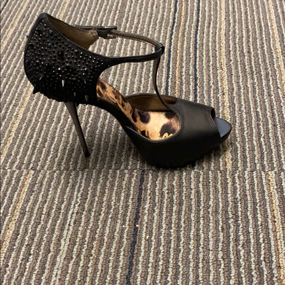 Black size 7.5 Sam Edelman spiked pumps